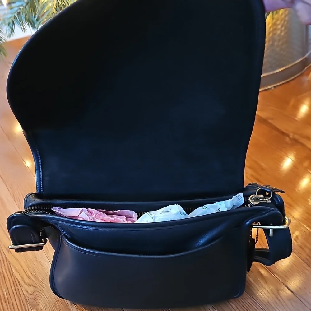 Black Leather Shoulder Bag - Picture 8 of 8